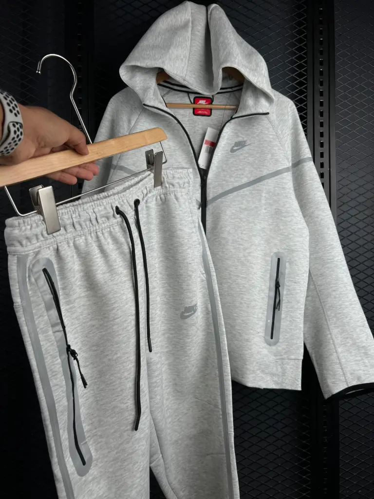 NIKE TECH FLEECE