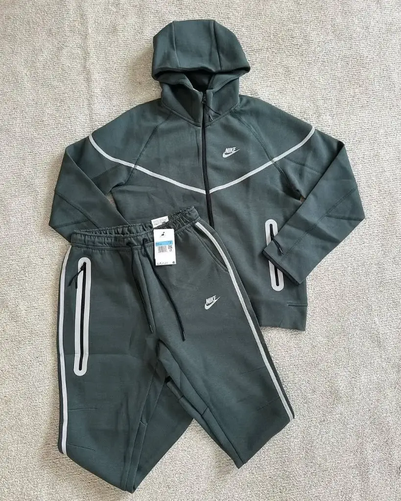 NIKE TECH FLEECE